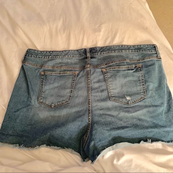 Torrid plus size 26 stretch Denim studded shorts - Picture 6 of 8